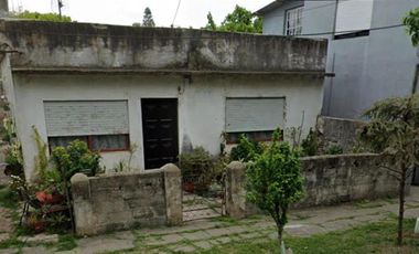 Casa venta 2 dormitorios 1 baño 1 patio 1 galpon 220 mts2 totales - Berazategui