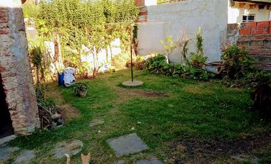 Casa venta 2 dormitorios 1 baño 1 patio 1 galpon 220 mts2 totales - Berazategui
