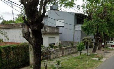 Casa venta 2 dormitorios 1 baño 1 patio 1 galpon 220 mts2 totales - Berazategui
