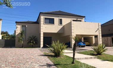 Casa - Barrio Septiembre - Escobar