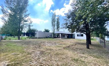 Venta casa de tres dormitorios en PB con galería y pileta - La Rinconada Ibarlucea