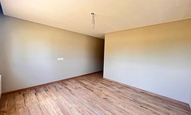 Venta casa de tres dormitorios en PB con galería y pileta - La Rinconada Ibarlucea