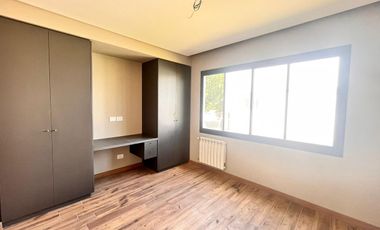 Venta casa de tres dormitorios en PB con galería y pileta - La Rinconada Ibarlucea