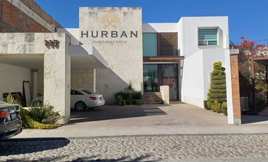 HURBAN VENDE residencia en Campestre Club de Golf Norte.