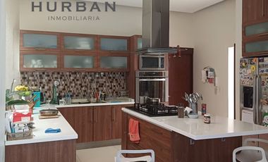 HURBAN VENDE residencia en Campestre Club de Golf Norte.