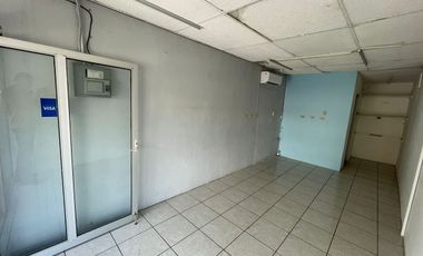 LOCAL COMERCIAL EN RENTA FRENTE A CLINICA 34