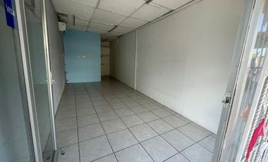 LOCAL COMERCIAL EN RENTA FRENTE A CLINICA 34