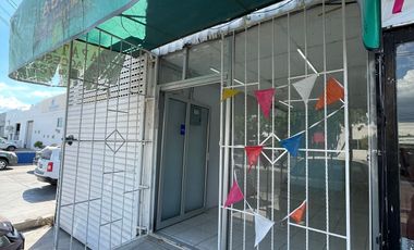 LOCAL COMERCIAL EN RENTA FRENTE A CLINICA 34