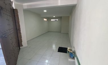 LOCAL EN RENTA SOBRE AVENIDA, PASA ESTRENAR.