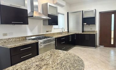 CASA EN VENTA PRIVANZAS