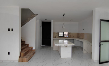 HERMOSA CASA EN FRACCIONAMIENTO REAL DE COMALA