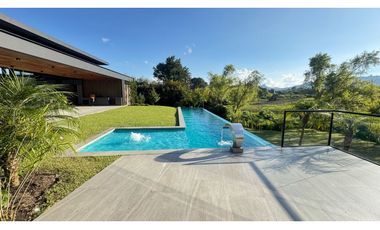 Hermosa casa para estrenar en unidad cerrada en Llanogrande LDC