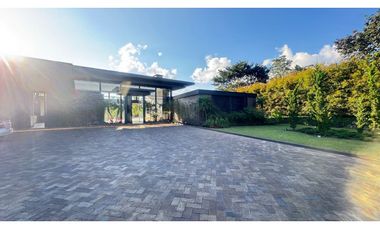 Hermosa casa para estrenar en unidad cerrada en Llanogrande LDC