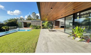 Hermosa casa para estrenar en unidad cerrada en Llanogrande LDC