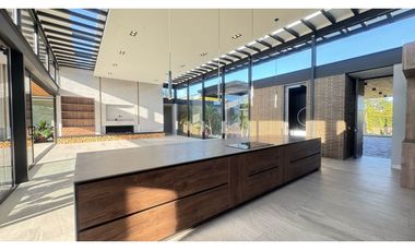 Hermosa casa para estrenar en unidad cerrada en Llanogrande LDC