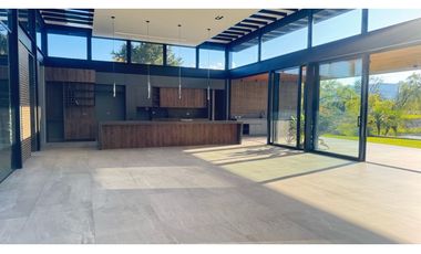 Hermosa casa para estrenar en unidad cerrada en Llanogrande LDC