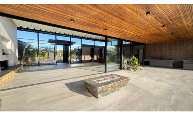 Hermosa casa para estrenar en unidad cerrada en Llanogrande LDC