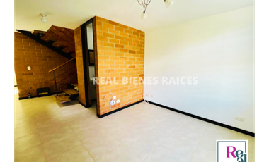 VENDO CASA MEDIANERA EN UNIDAD ABIERTA EN LA CEJA, ANTIOQUIA