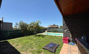 Venta casa de cuatro dormitorios con galería y cochera. Tierra de Sueños 3, Roldán