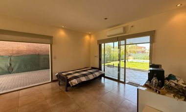 Venta casa de cuatro dormitorios con galería y cochera. Tierra de Sueños 3, Roldán