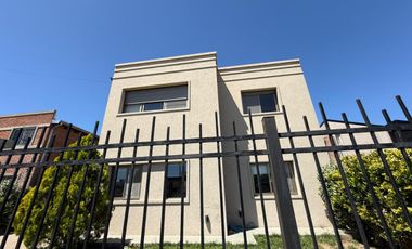 Venta casa de cuatro dormitorios con galería y cochera. Tierra de Sueños 3, Roldán