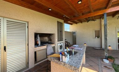 Venta casa de cuatro dormitorios con galería y cochera. Tierra de Sueños 3, Roldán