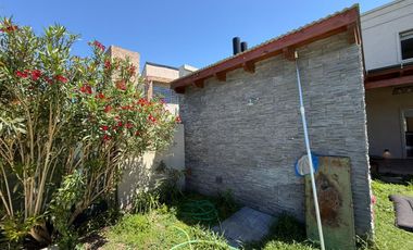 Venta casa de cuatro dormitorios con galería y cochera. Tierra de Sueños 3, Roldán