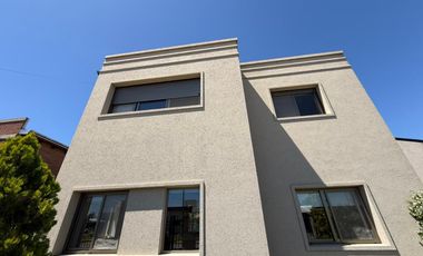 Venta casa de cuatro dormitorios con galería y cochera. Tierra de Sueños 3, Roldán