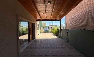 Venta casa de cuatro dormitorios con galería y cochera. Tierra de Sueños 3, Roldán