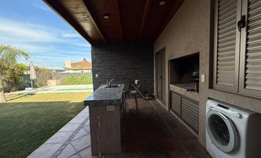 Venta casa de cuatro dormitorios con galería y cochera. Tierra de Sueños 3, Roldán