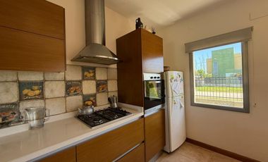 Venta casa de cuatro dormitorios con galería y cochera. Tierra de Sueños 3, Roldán