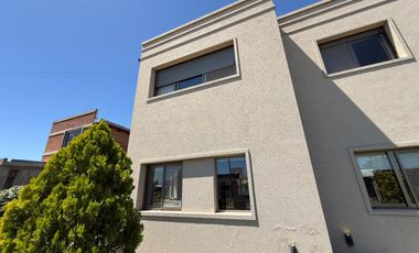 Venta casa de cuatro dormitorios con galería y cochera. Tierra de Sueños 3, Roldán