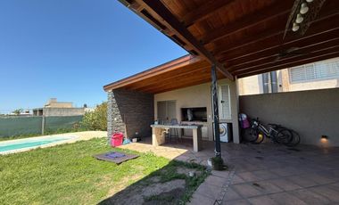 Venta casa de cuatro dormitorios con galería y cochera. Tierra de Sueños 3, Roldán