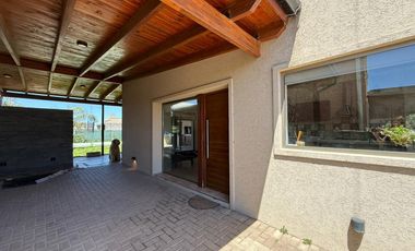 Venta casa de cuatro dormitorios con galería y cochera. Tierra de Sueños 3, Roldán