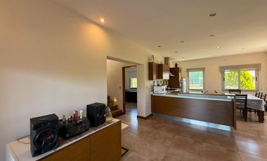 Venta casa de cuatro dormitorios con galería y cochera. Tierra de Sueños 3, Roldán