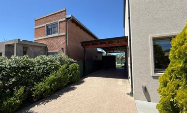 Venta casa de cuatro dormitorios con galería y cochera. Tierra de Sueños 3, Roldán