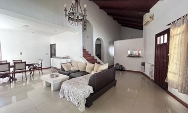 Venta casa Funes 4 dormitorios piscina jardin