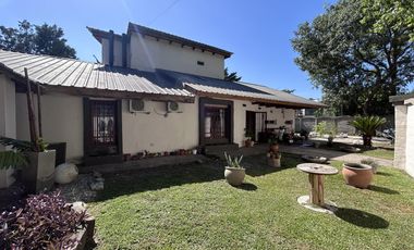 Venta casa Funes 4 dormitorios piscina jardin