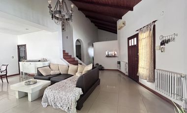 Venta casa Funes 4 dormitorios piscina jardin