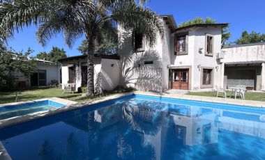 Venta casa Funes 4 dormitorios piscina jardin