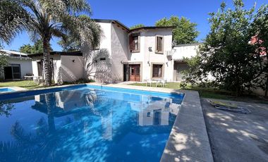 Venta casa Funes 4 dormitorios piscina jardin