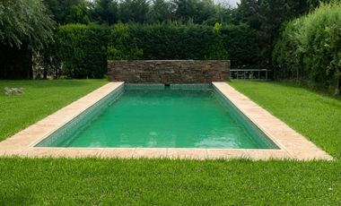 Casa con piscina y amplio jardin en El Lauquen, Canning