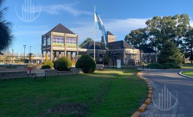Casa con piscina y amplio jardin en El Lauquen, Canning