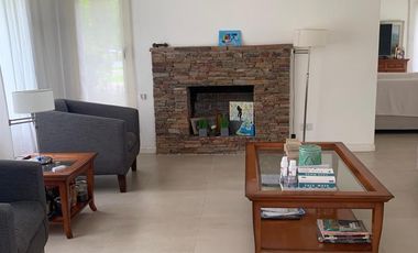 Casa con piscina y amplio jardin en El Lauquen, Canning