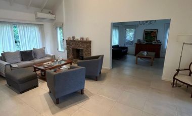 Casa con piscina y amplio jardin en El Lauquen, Canning