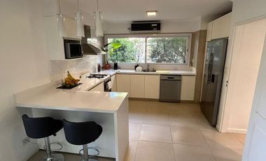 Casa con piscina y amplio jardin en El Lauquen, Canning