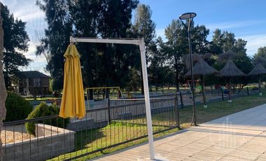 Casa con piscina y amplio jardin en El Lauquen, Canning