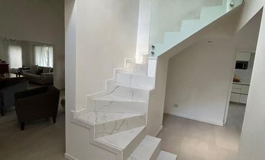Casa con piscina y amplio jardin en El Lauquen, Canning