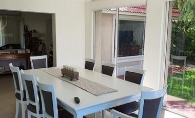 Casa con piscina y amplio jardin en El Lauquen, Canning