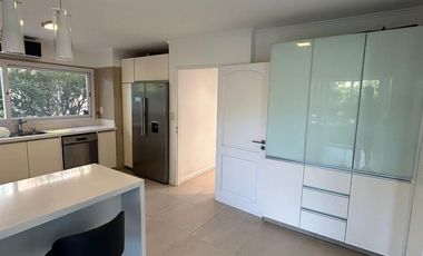 Casa con piscina y amplio jardin en El Lauquen, Canning